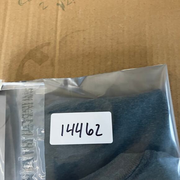 UK Wildcats T-Shirt Mens Size L Gray Blue Chevron Graphic Kentucky Fan Tee - Picture 8 of 8